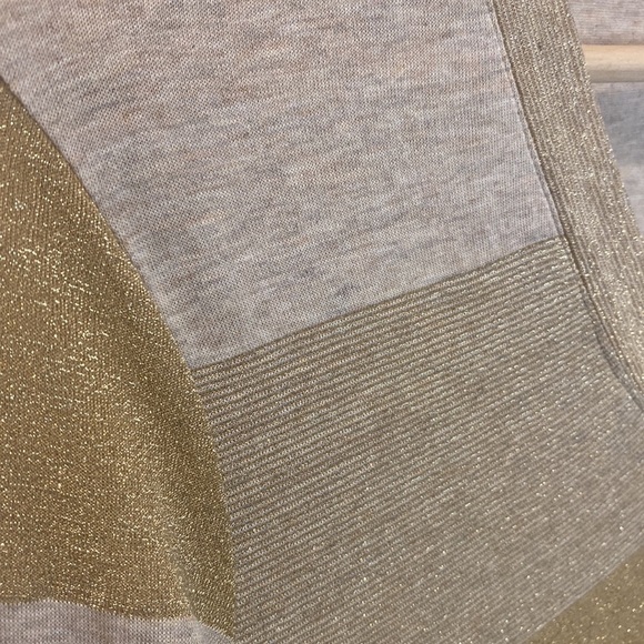 𝅺UNITED Colors of Benetton Gold Tissue Tee - Picture 10 of 10